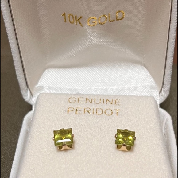 Jewelry - Princess cut peridot stud earrings
